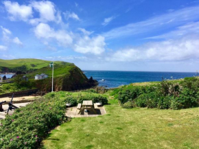 Coach House, Hope Cove, overlooking the beach